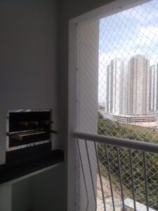 Tela e rede de proteção para gatos na vila mascote