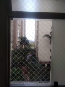 como colocar tela de janela